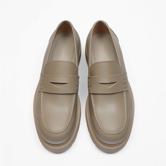 NWT. Zara Man Taupe Gray Leather Shoes. Size 8. 9